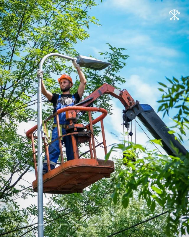 В Металлострое стартовала реконструкция освещения в трёх жилых кварталах — в границах Центральной и Железнодорожной улиц, улицы Богайчука и Петрозаводского шоссе В Металлострое стартовала реконструкция освещения в трёх жилых кварталах — в границах Центральной и Железнодорожной улиц, улицы Богайчука и Петрозаводского шоссе