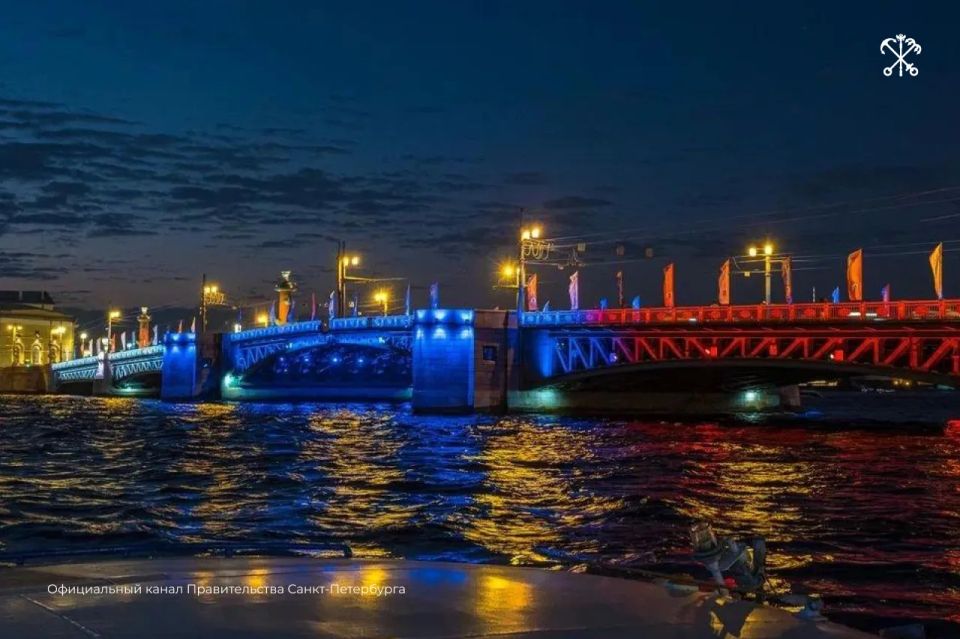 В День России центр Петербурга украсит праздничная иллюминация В День России центр Петербурга украсит праздничная иллюминация