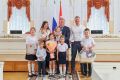 Александр Беглов: Сегодня в торжественной обстановке передал ключи от новых микроавтобусов девяти многодетным семьям