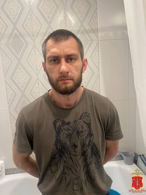 Полицейские Петербурга задержали троих подозреваемых в разбойном нападении Полицейские Петербурга задержали троих подозреваемых в разбойном нападении