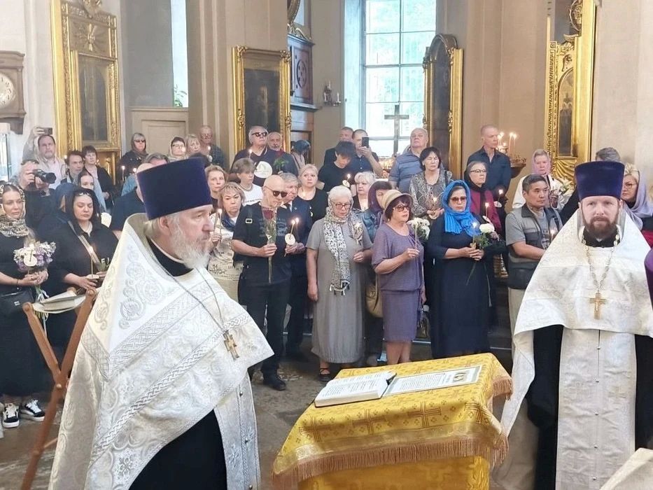 Петербург простился с народной артисткой Чурсиной долгими аплодисментами Петербург простился с народной артисткой Чурсиной долгими аплодисментами