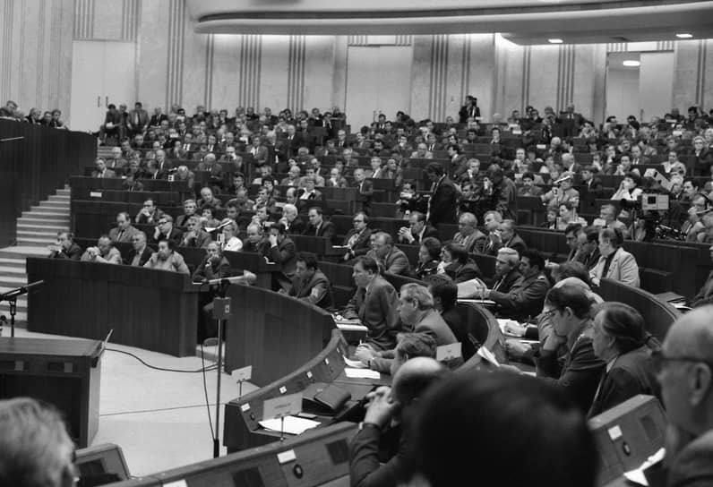 Олег Царёв: День России. 12 июня 1990 года Борис Ельцин провёл через российский парламент Декларацию о государственном суверенитете РСФСР