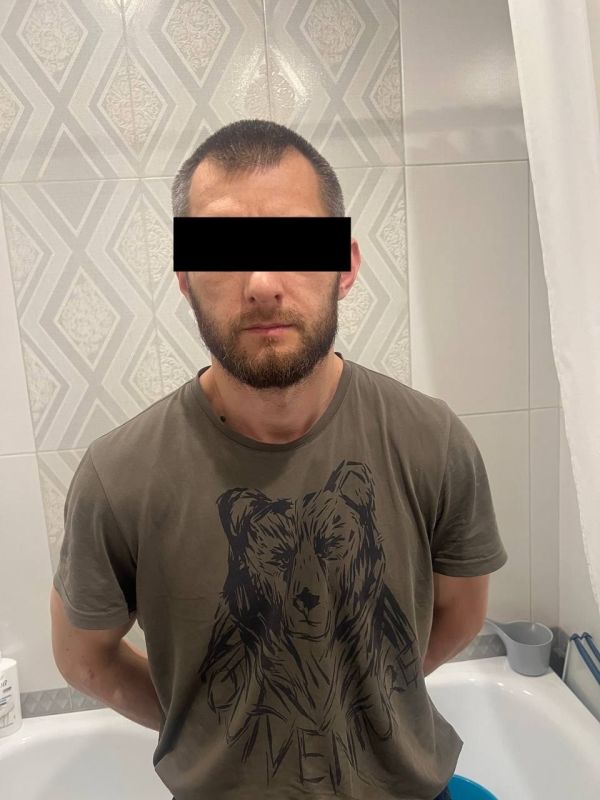 Двое жителей Кудрово и их товарищ отобрали 20 миллионов рублей у покупателя «Мерседеса» Двое жителей Кудрово и их товарищ отобрали 20 миллионов рублей у покупателя «Мерседеса»