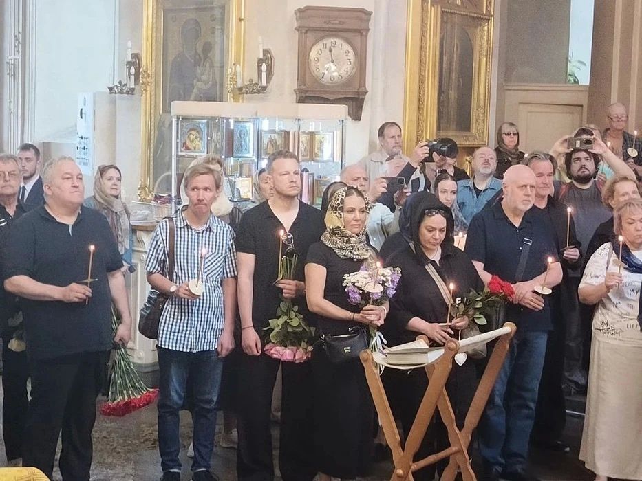 Петербург простился с народной артисткой Чурсиной долгими аплодисментами Петербург простился с народной артисткой Чурсиной долгими аплодисментами