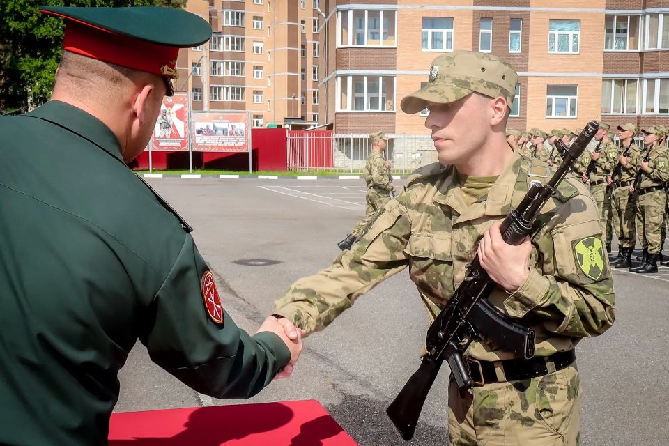 В Ленинградской области состоялась торжественная церемония принятия Военной присяги военнослужащими 33-й бригады оперативного назначения и полка по охране важных государственных объектов Северо-Западного округа Росгвардии В Ленинградской области состоялась торжественная церемония принятия Военной присяги военнослужащими 33-й бригады оперативного назначения и полка по охране важных государственных объектов Северо-Западного округа Росгвардии