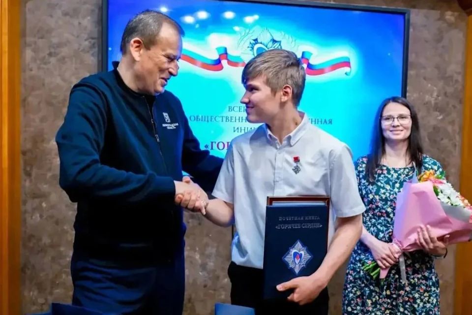 Школьнику из Тосно вручили знак «Горячее сердце» за помощь тонущему 6-летнему ребенку