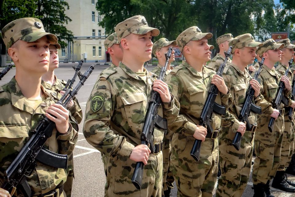 В Ленинградской области состоялась торжественная церемония принятия Военной присяги военнослужащими 33-й бригады оперативного назначения и полка по охране важных государственных объектов Северо-Западного округа Росгвардии В Ленинградской области состоялась торжественная церемония принятия Военной присяги военнослужащими 33-й бригады оперативного назначения и полка по охране важных государственных объектов Северо-Западного округа Росгвардии