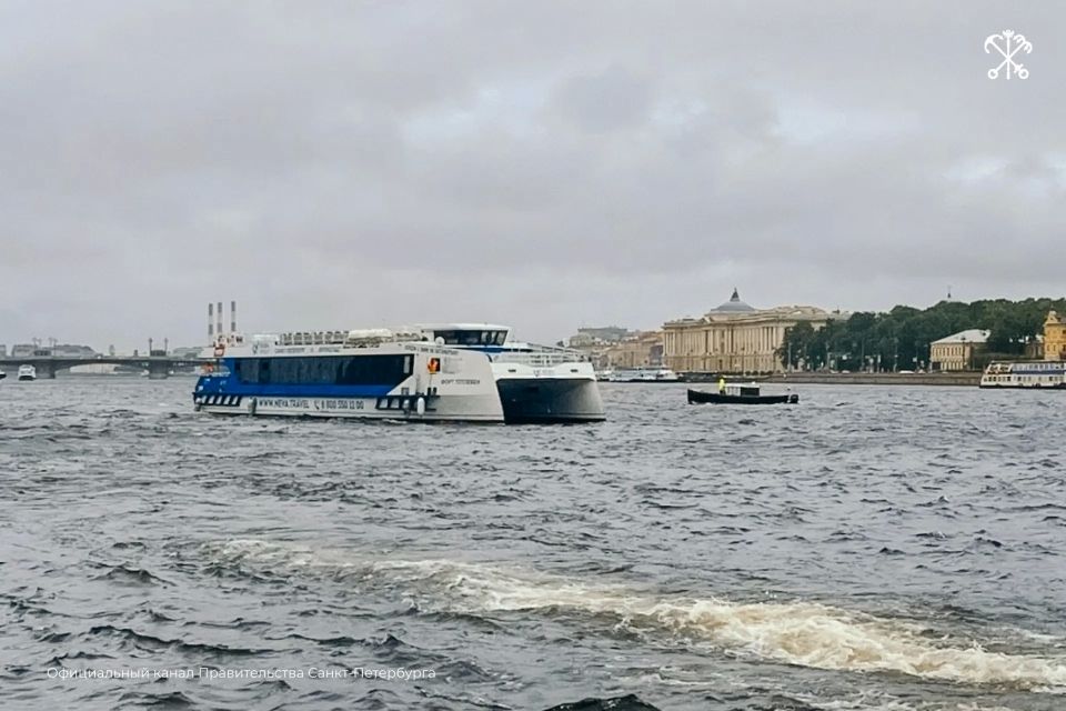 До знаменитых фонтанов Петергофа теперь можно добраться ещё по одному водному маршруту До знаменитых фонтанов Петергофа теперь можно добраться ещё по одному водному маршруту