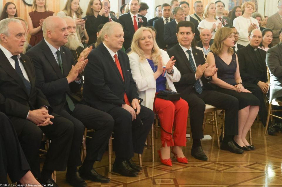 Посольство России в США:. 11 июня в Посольстве состоялся приём по случаю Дня России с участием многочисленных гостей, включая представителей Белого дома и Государственного департамента, глав и сотрудников дипломатических... Посольство России в США:. 11 июня в Посольстве состоялся приём по случаю Дня России с участием многочисленных гостей, включая представителей Белого дома и Государственного департамента, глав и сотрудников дипломатических...