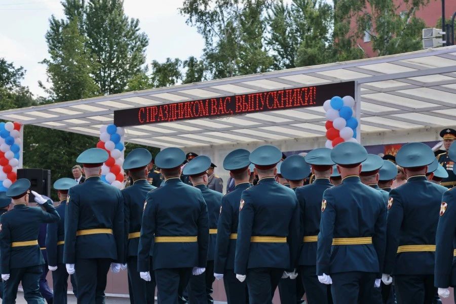 В Санкт-Петербурге вручили дипломы выпускникам факультета материально-технического обеспечения Росгвардии