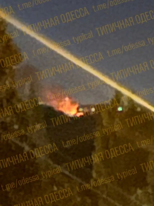 Два майора: Одесса. У укров при запуске ракет в направлении Крыма произошел сход ракеты (или нескольких), на месте - детонация, сообщает ЛПР1