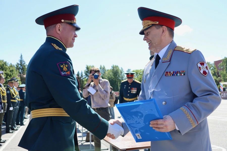 В Санкт-Петербурге вручили дипломы выпускникам факультета материально-технического обеспечения Росгвардии В Санкт-Петербурге вручили дипломы выпускникам факультета материально-технического обеспечения Росгвардии