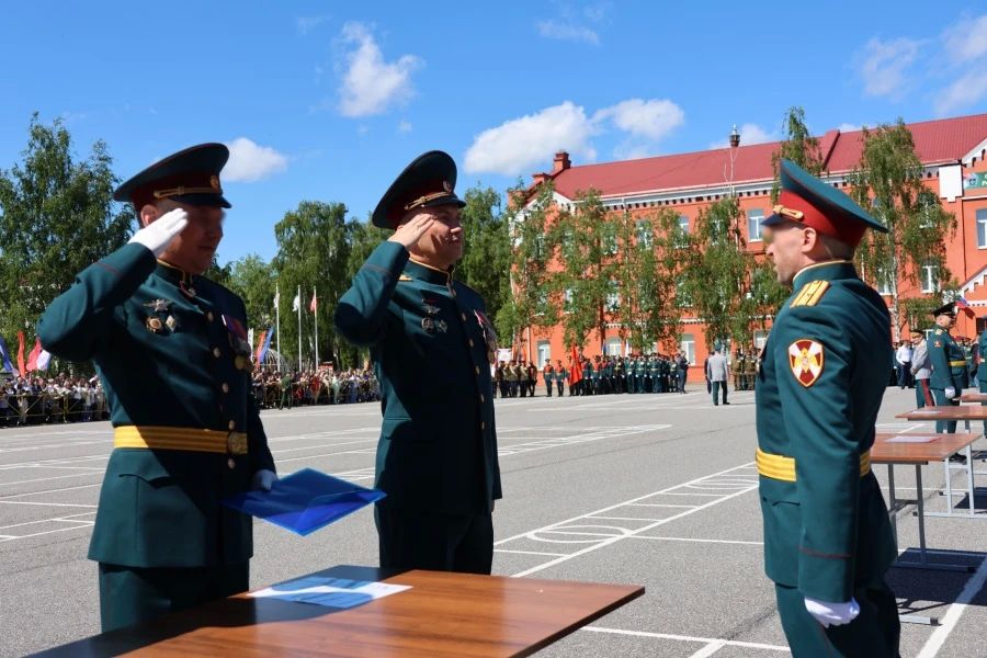 В Санкт-Петербурге вручили дипломы выпускникам факультета материально-технического обеспечения Росгвардии В Санкт-Петербурге вручили дипломы выпускникам факультета материально-технического обеспечения Росгвардии