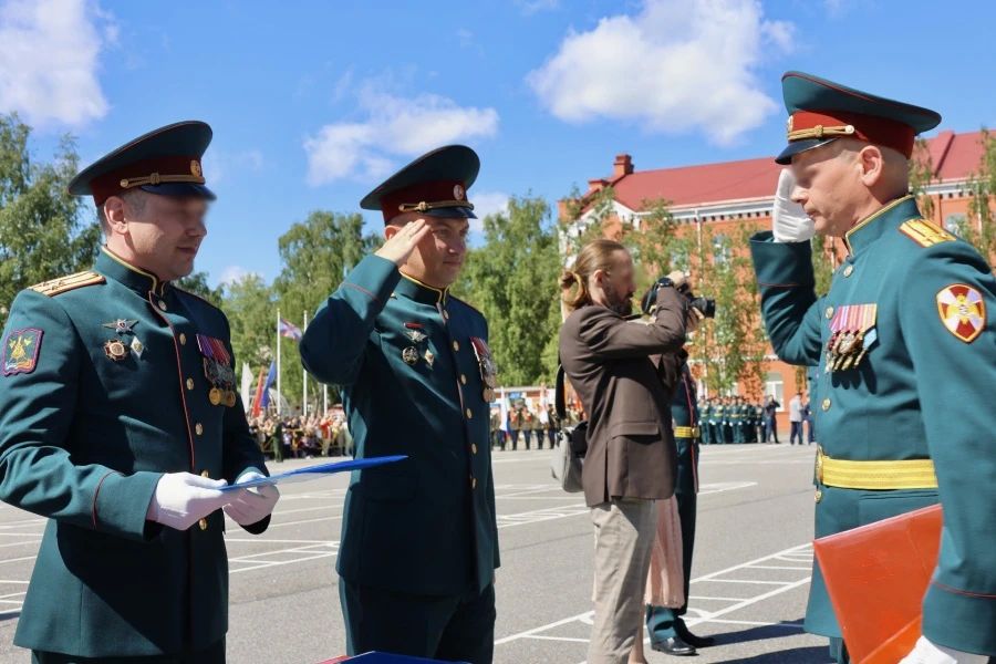 В Санкт-Петербурге вручили дипломы выпускникам факультета материально-технического обеспечения Росгвардии В Санкт-Петербурге вручили дипломы выпускникам факультета материально-технического обеспечения Росгвардии