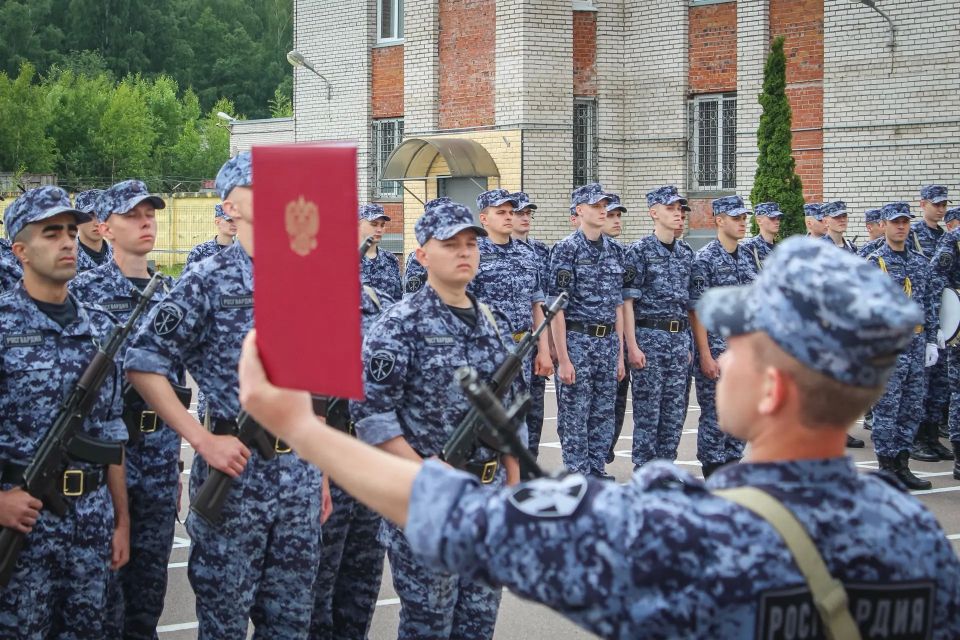 Поздравляем с принятием Военной присяги военнослужащих специального моторизованного Измайловского полка Северо-Западного округа Росгвардии, призванных из Санкт-Петербурга и Архангельской области! Поздравляем с принятием Военной присяги военнослужащих специального моторизованного Измайловского полка Северо-Западного округа Росгвардии, призванных из Санкт-Петербурга и Архангельской области!