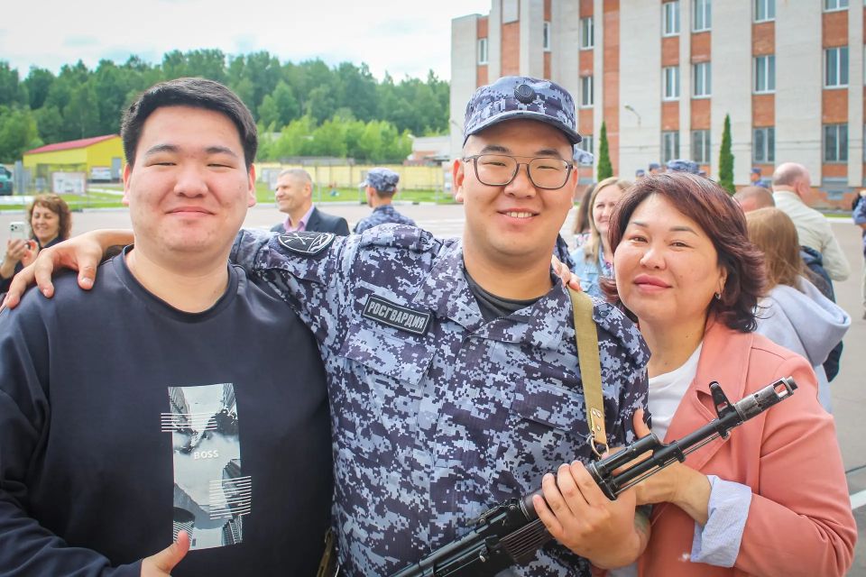 Поздравляем с принятием Военной присяги военнослужащих специального моторизованного Измайловского полка Северо-Западного округа Росгвардии, призванных из Санкт-Петербурга и Архангельской области! Поздравляем с принятием Военной присяги военнослужащих специального моторизованного Измайловского полка Северо-Западного округа Росгвардии, призванных из Санкт-Петербурга и Архангельской области!