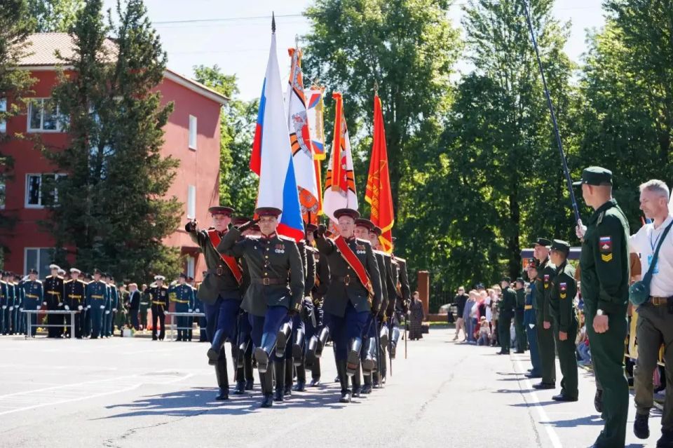 В Петергофе прошёл объединённый выпуск военных специалистов