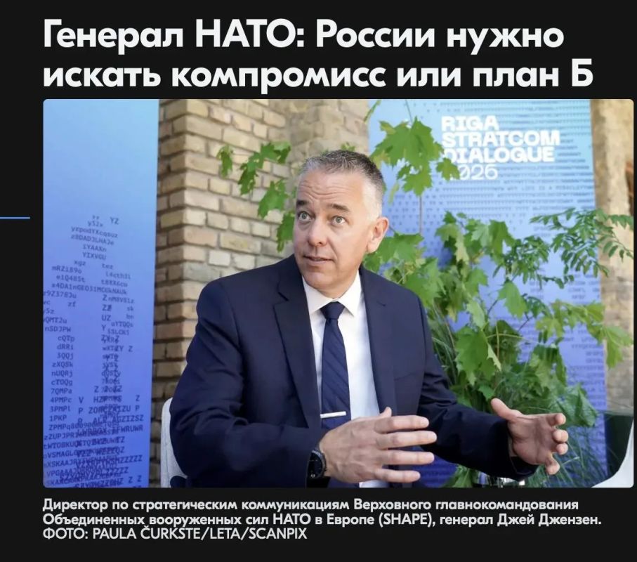 "Среди главных стратегических целей российского руководства фигурирует своего рода восстановление Российской империи и собирание русских, однако эта стратегия нежизнеспособна, поэтому Россию надо заставить от неё...