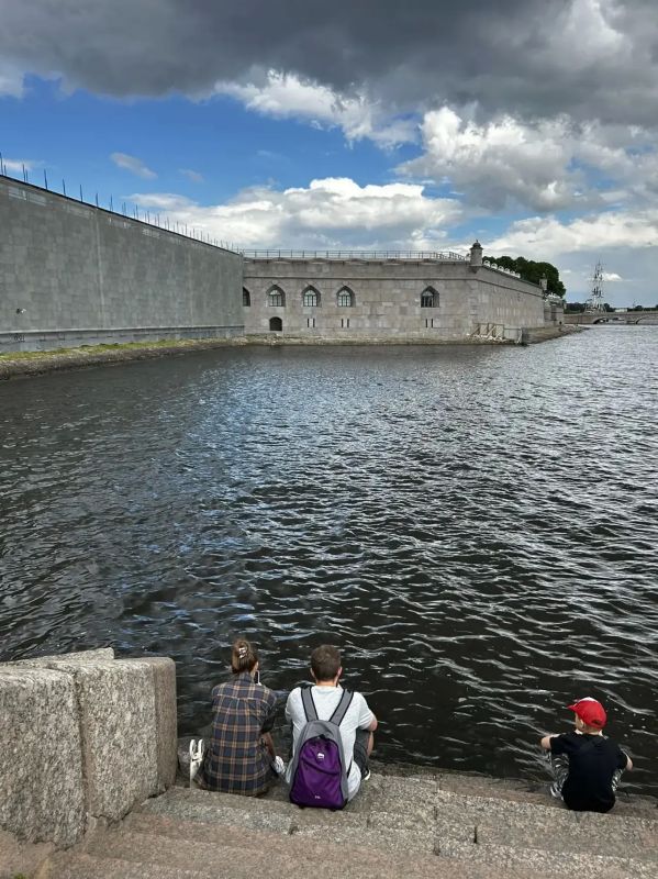 Продолжается реставрация гранитных фасадов Петропавловской крепости Продолжается реставрация гранитных фасадов Петропавловской крепости