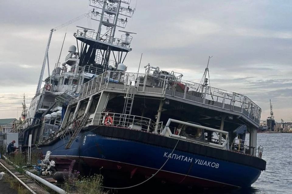 Росприроднадзор требует 651 млн рублей за затонувший в Неве буксир "Капитан Ушаков"