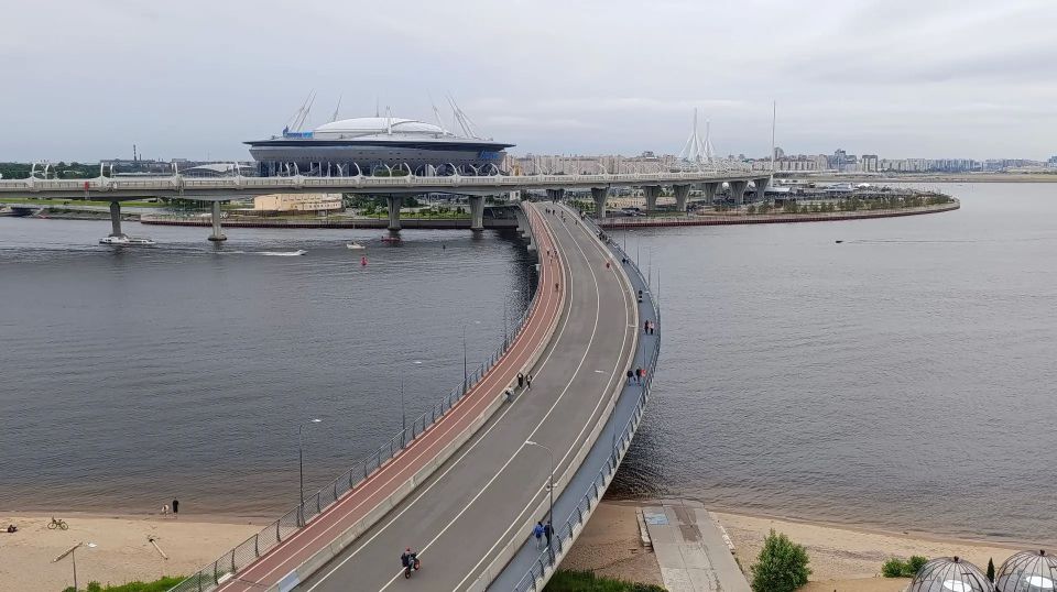 В Петербурге холодает, и на город идут короткие дождички