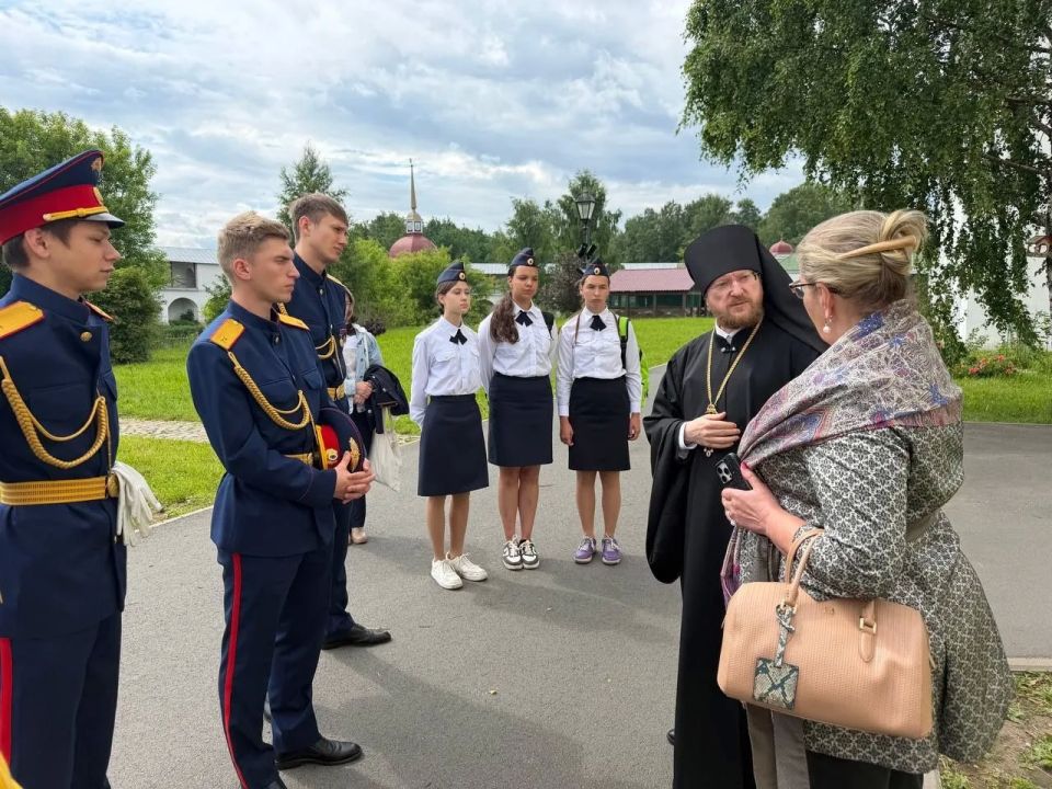 В Тихвине для сотрудников следственного управления, членов Общественного совета и учащихся школ представителем епископа Тихвинского и Лодейнопольского, председателем отдела по взаимоотношениям церкви с обществом и СМИ... В Тихвине для сотрудников следственного управления, членов Общественного совета и учащихся школ представителем епископа Тихвинского и Лодейнопольского, председателем отдела по взаимоотношениям церкви с обществом и СМИ...