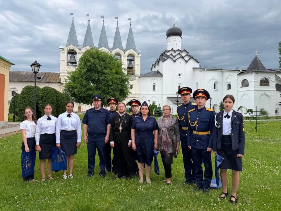 В Тихвине для сотрудников следственного управления, членов Общественного совета и учащихся школ представителем епископа Тихвинского и Лодейнопольского, председателем отдела по взаимоотношениям церкви с обществом и СМИ... В Тихвине для сотрудников следственного управления, членов Общественного совета и учащихся школ представителем епископа Тихвинского и Лодейнопольского, председателем отдела по взаимоотношениям церкви с обществом и СМИ...