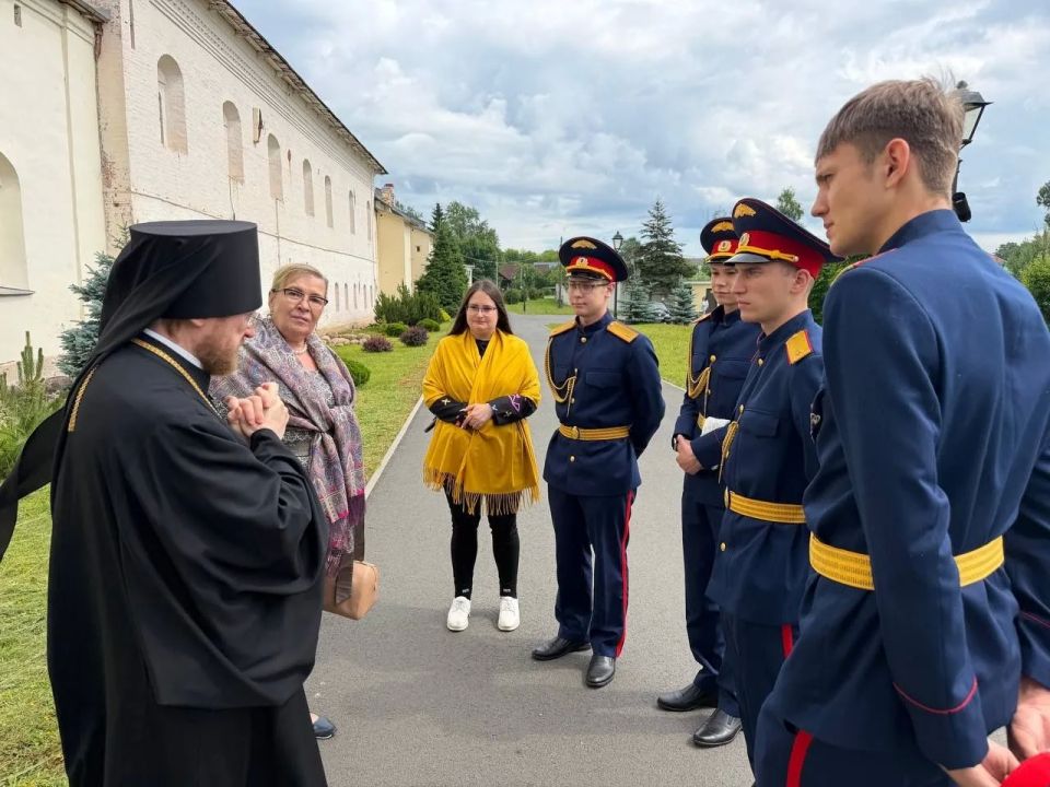В Тихвине для сотрудников следственного управления, членов Общественного совета и учащихся школ представителем епископа Тихвинского и Лодейнопольского, председателем отдела по взаимоотношениям церкви с обществом и СМИ... В Тихвине для сотрудников следственного управления, членов Общественного совета и учащихся школ представителем епископа Тихвинского и Лодейнопольского, председателем отдела по взаимоотношениям церкви с обществом и СМИ...