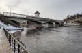 Нарва на замке. Почему сотни желающих попасть в Россию ночуют на улице