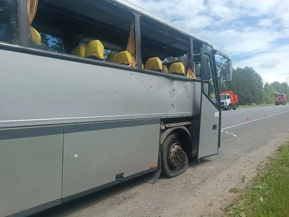 СК возбудил уголовное дело о теракте после удара ВСУ по пассажирскому автобусу с детьми из Белоруссии СК возбудил уголовное дело о теракте после удара ВСУ по пассажирскому автобусу с детьми из Белоруссии