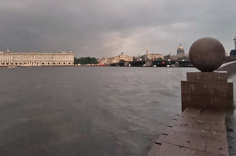 Сильные дожди, прохлада и облака – в Петербурге последний день перед потеплением