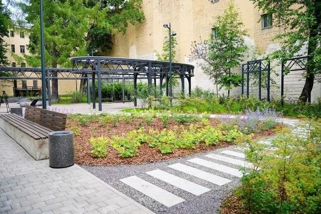 Сквер математика Леонарда Эйлера открыли после благоустройства на 10-й линии В.О Сквер математика Леонарда Эйлера открыли после благоустройства на 10-й линии В.О