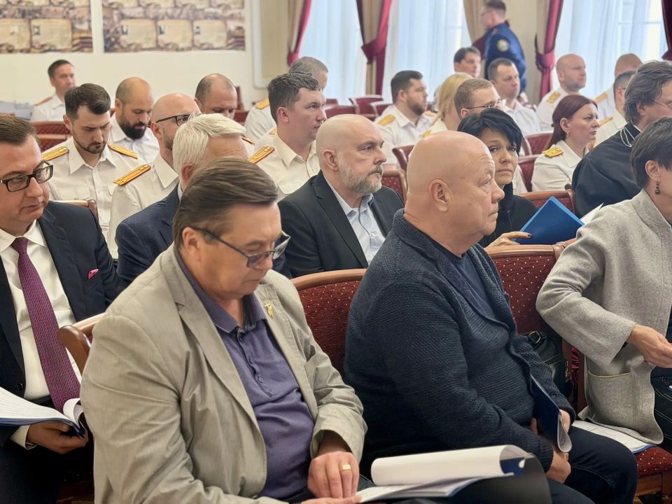 В ГСУ СК России по Санкт-Петербургу состоялось заседание общественного совета по вопросам правоприменения и профилактики преступности среди несовершеннолетних В ГСУ СК России по Санкт-Петербургу состоялось заседание общественного совета по вопросам правоприменения и профилактики преступности среди несовершеннолетних
