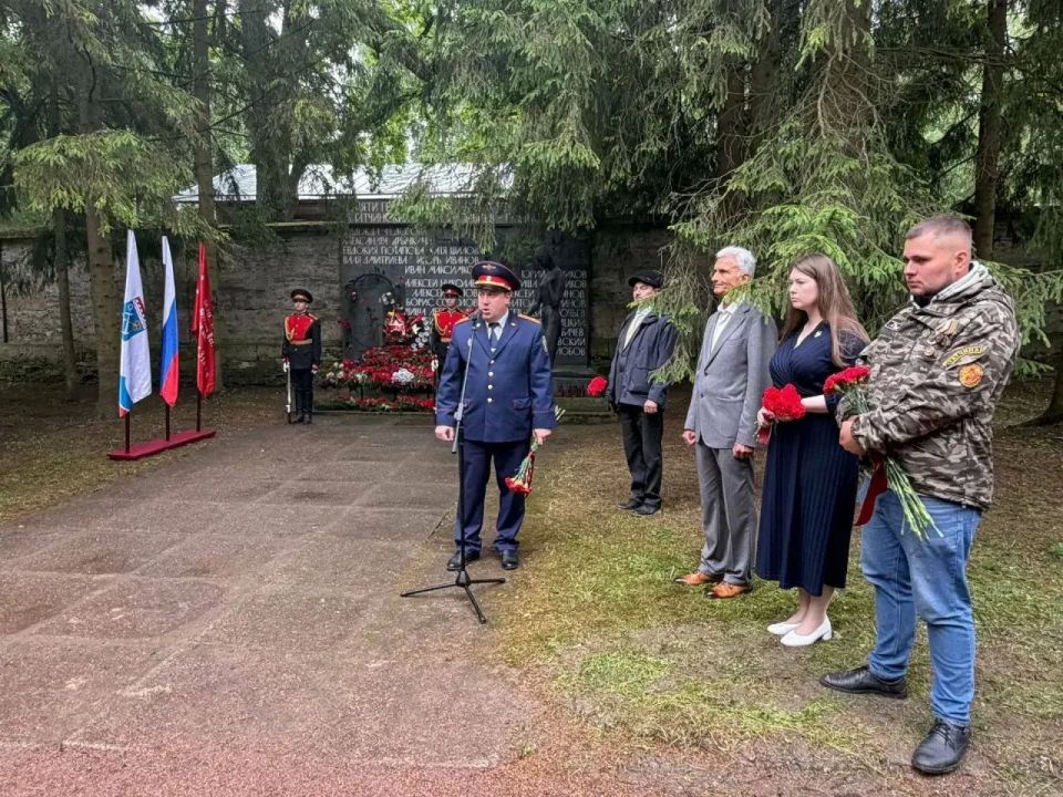 В Гатчине предали земле останки красноармейцев и мирных жителей, погибших в годы Войны В Гатчине предали земле останки красноармейцев и мирных жителей, погибших в годы Войны