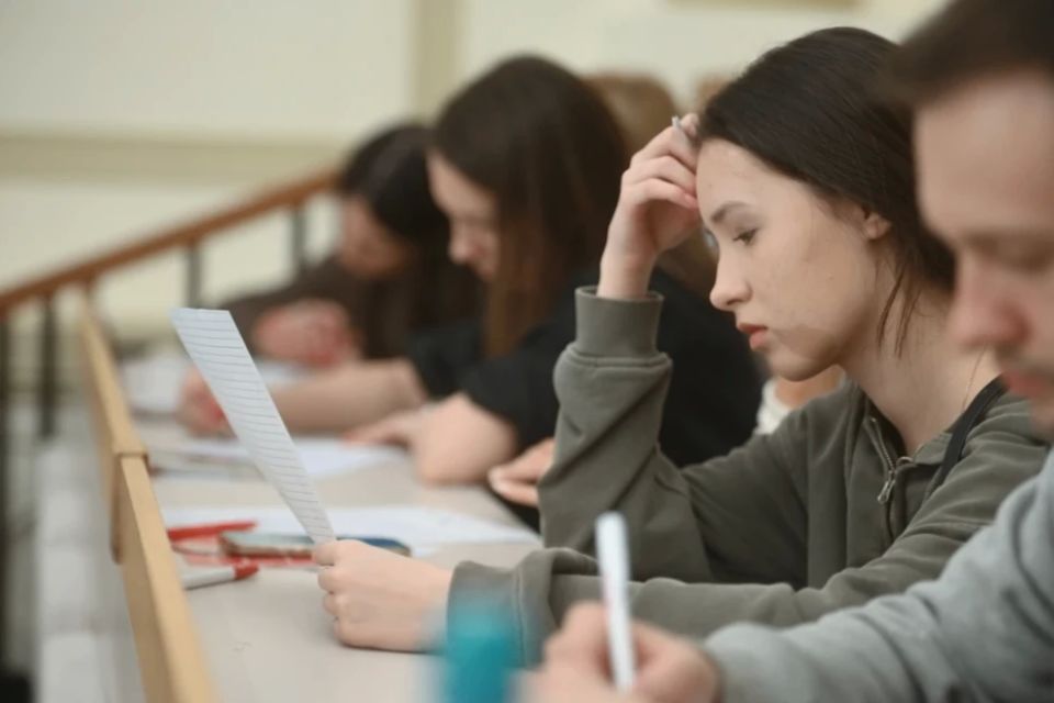 312 выпускников получили 100 баллов по ЕГЭ в Петербурге