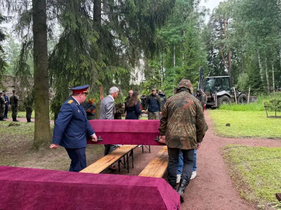 В Гатчине предали земле останки красноармейцев и мирных жителей, погибших в годы Войны В Гатчине предали земле останки красноармейцев и мирных жителей, погибших в годы Войны