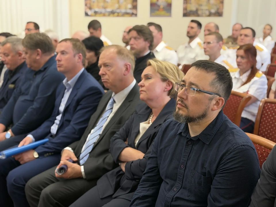 В ГСУ СК России по Санкт-Петербургу состоялось заседание общественного совета по вопросам правоприменения и профилактики преступности среди несовершеннолетних В ГСУ СК России по Санкт-Петербургу состоялось заседание общественного совета по вопросам правоприменения и профилактики преступности среди несовершеннолетних