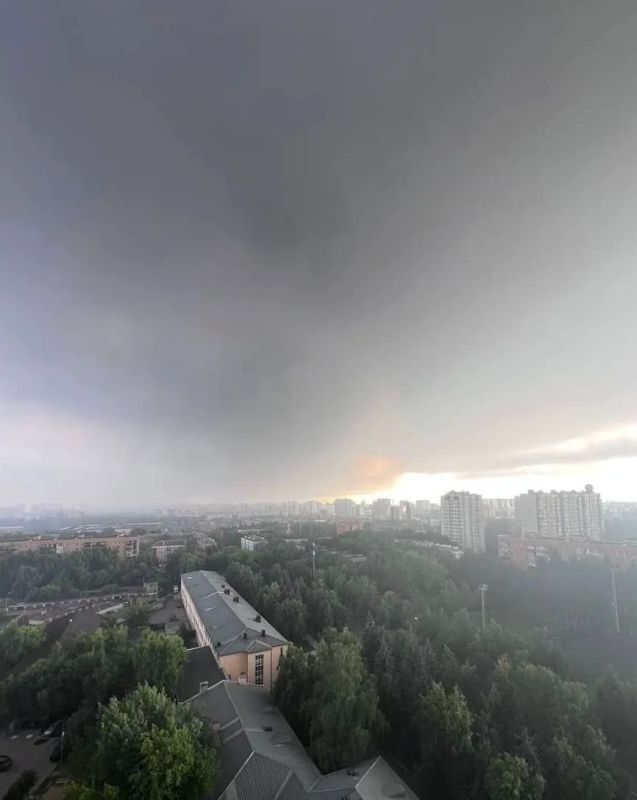 Москва сегодня.
.
Дух Анкориджа всё чернее и чернее Москва сегодня.
.
Дух Анкориджа всё чернее и чернее