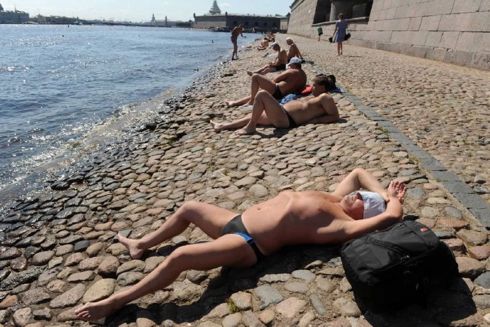 Роспотребнадзор разрешил купание на трёх пляжах Петербурга и пяти в Ленобласти