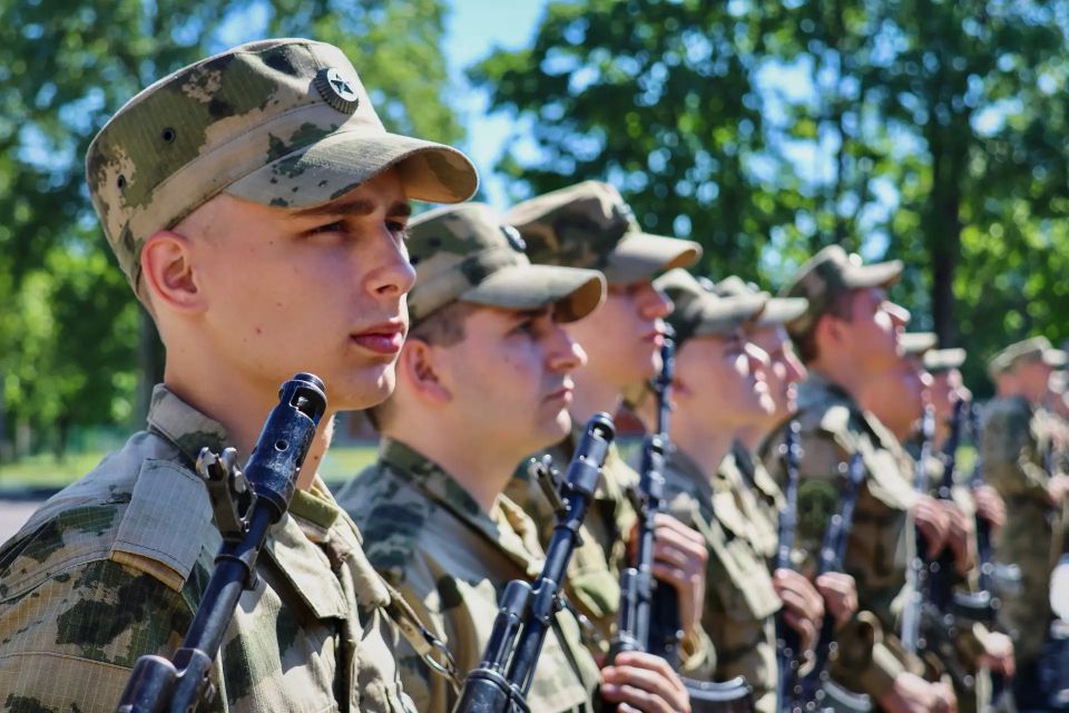 Сегодня в Ленинградской области состоялась торжественная церемония принятия Военной присяги военнослужащими по призыву 33-й бригады оперативного назначения, полка по охране важных государственных объектов и морского отряда... Сегодня в Ленинградской области состоялась торжественная церемония принятия Военной присяги военнослужащими по призыву 33-й бригады оперативного назначения, полка по охране важных государственных объектов и морского отряда...