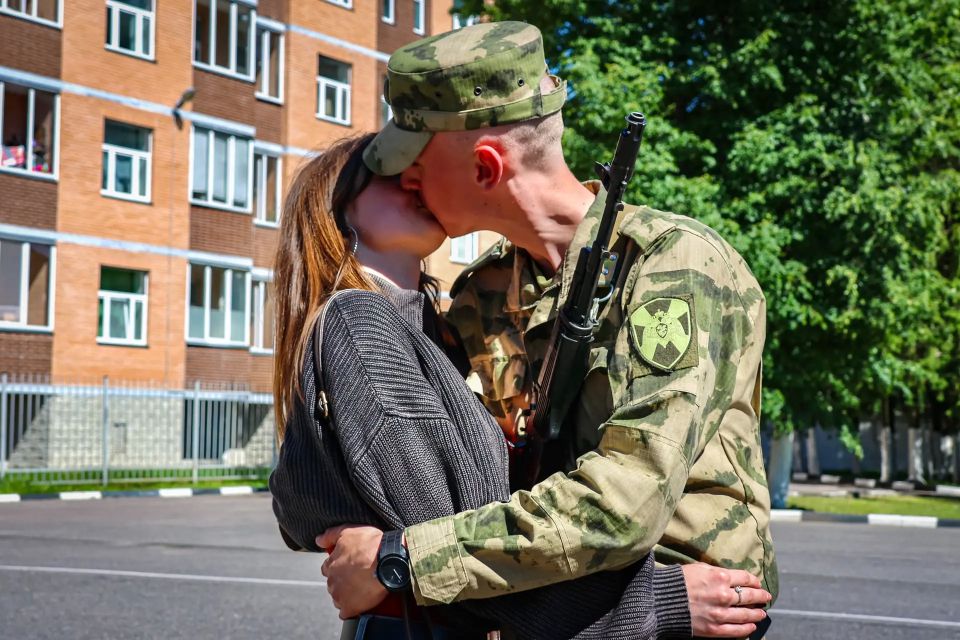 Сегодня в Ленинградской области состоялась торжественная церемония принятия Военной присяги военнослужащими по призыву 33-й бригады оперативного назначения, полка по охране важных государственных объектов и морского отряда... Сегодня в Ленинградской области состоялась торжественная церемония принятия Военной присяги военнослужащими по призыву 33-й бригады оперативного назначения, полка по охране важных государственных объектов и морского отряда...