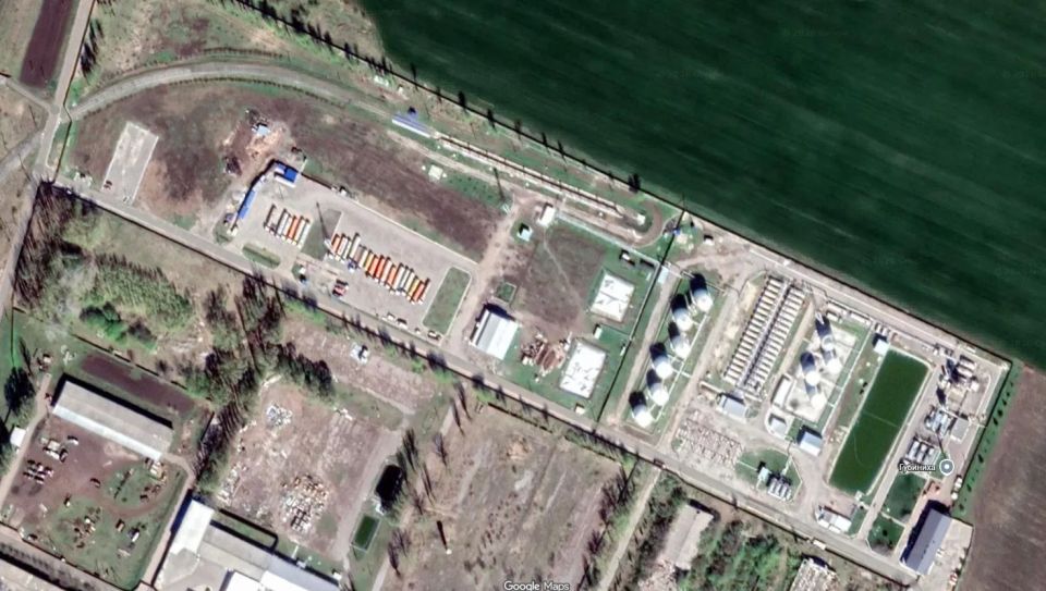 Утром ВС РФ нанесли удар по нефтеперерабатывающему заводу в Днепропетровской области Утром ВС РФ нанесли удар по нефтеперерабатывающему заводу в Днепропетровской области