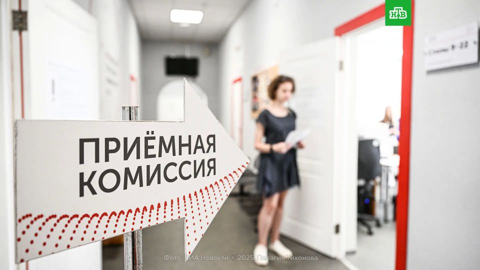 На Госуслугах стартовал прием заявлений в вузы, колледжи и техникумы