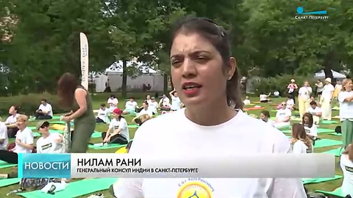 Международный день йоги: петербуржцы приняли участие в коллективной тренировке