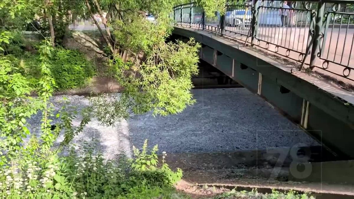 Пропала река Таракановка. Теперь вместо водной глади — то ли асфальт, то ли лёд