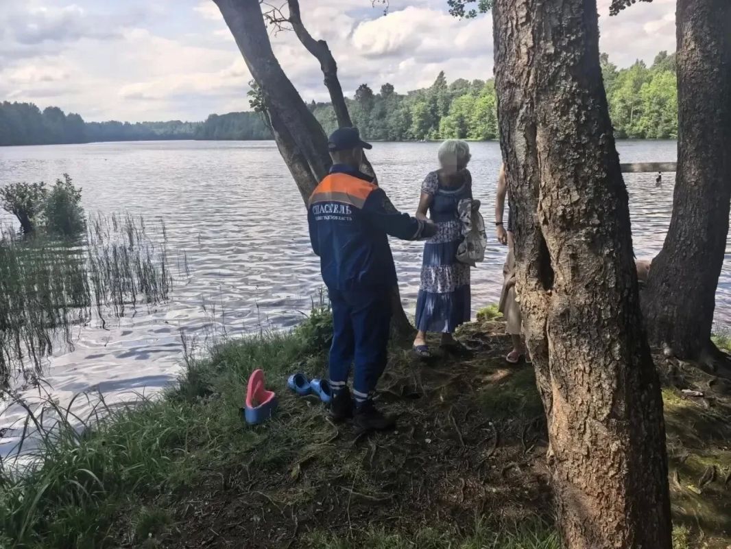 Аварийно-спасательная служба Ленобласти продолжает патрулирование водоемов Аварийно-спасательная служба Ленобласти продолжает патрулирование водоемов