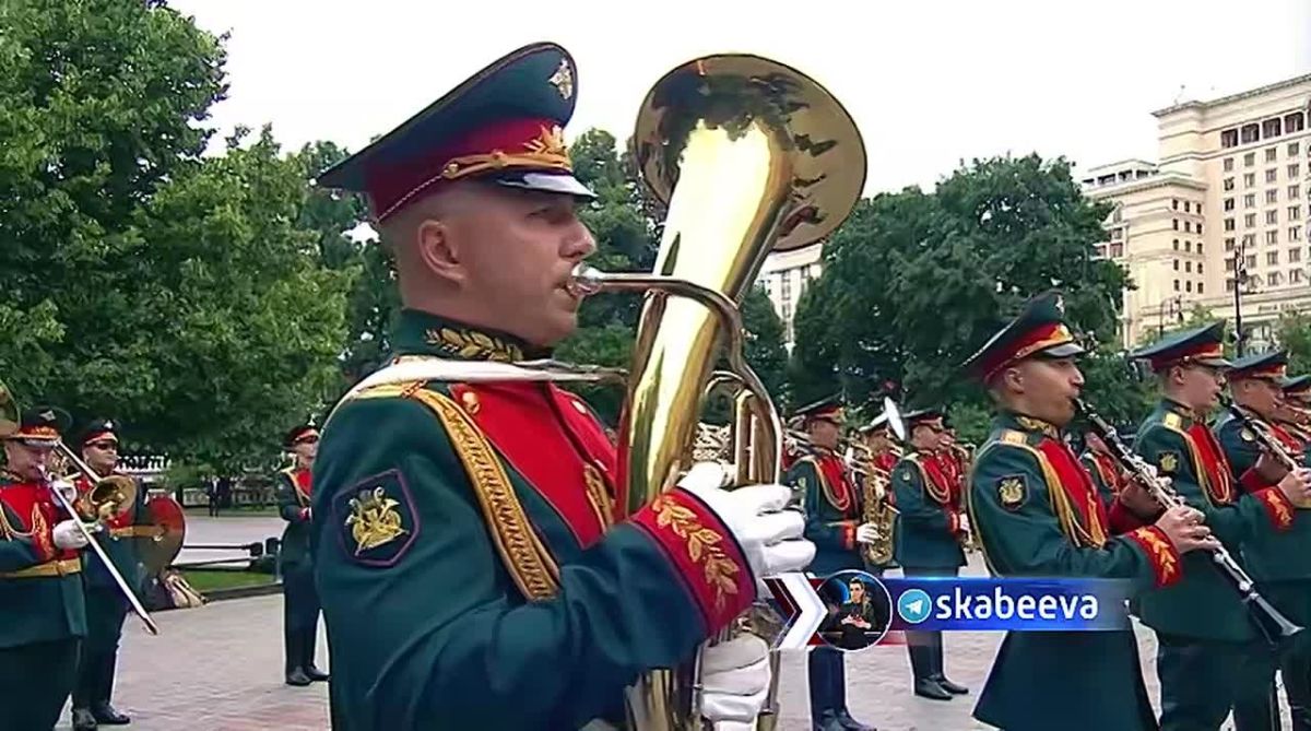 Путин возложил венок к Могиле Неизвестного Солдата в День памяти и скорби