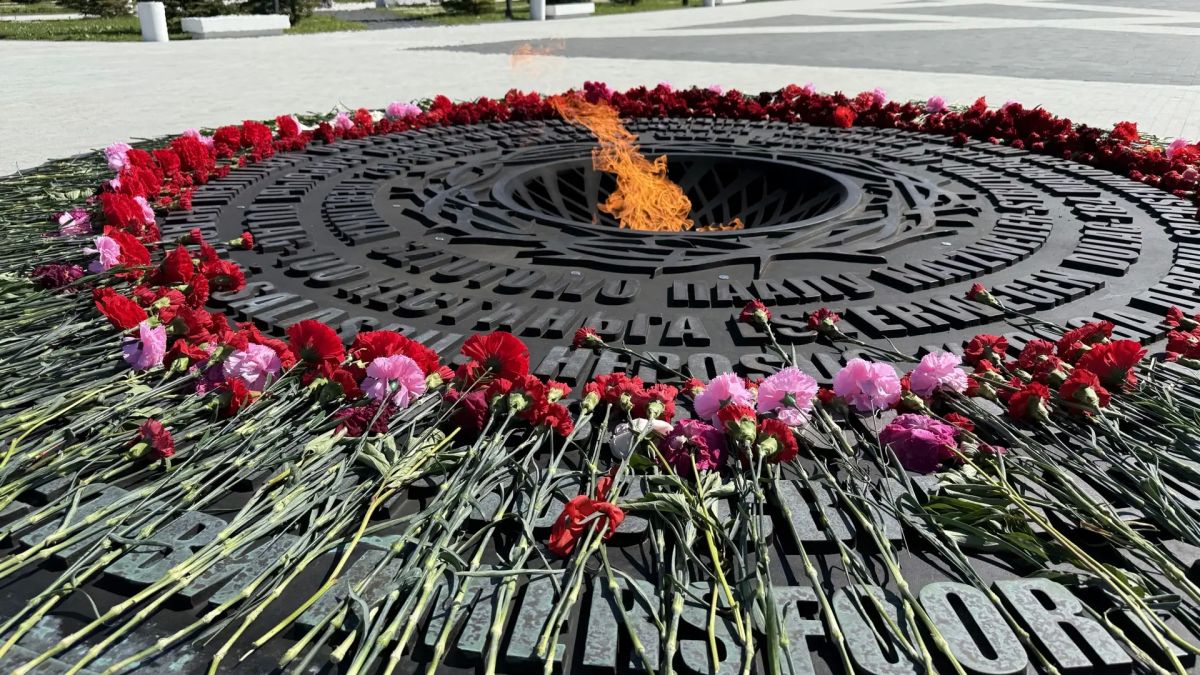 Сотрудники Санкт-Петербургского филиала ФГКУ Росгранстрой почтили память жертв Великой Отечественной войны Сотрудники Санкт-Петербургского филиала ФГКУ Росгранстрой почтили память жертв Великой Отечественной войны