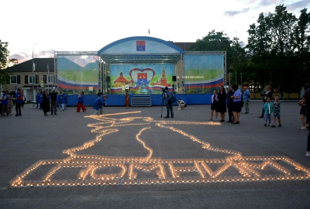 В Ленобласти ночью зажгли 80 тысяч свечей Памяти