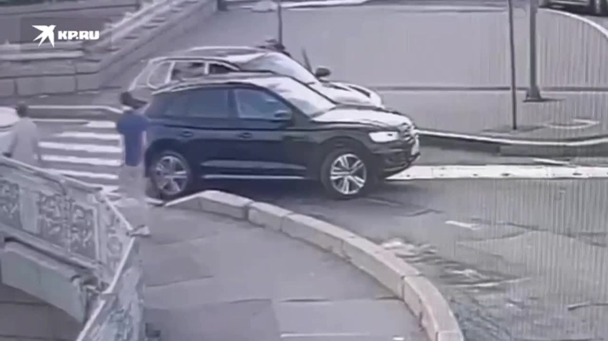 Пассажир Porsche с ножом напал на водителя Audi в центре Петербурга